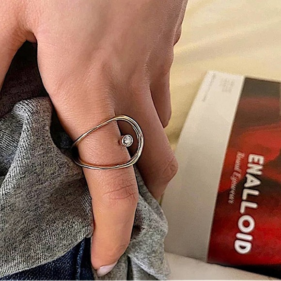 Sterling Silver Zircon Statement Ring - Picture 2 of 6